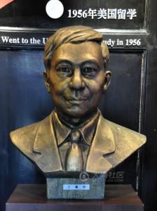 诺贝尔获奖者 诺贝尔获奖者作品《疯狂的石榴树》 埃利蒂斯