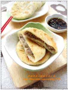 烫面和死面的口感区别 手把手教你做出口感柔软的烫面【牛肉洋葱馅饼】