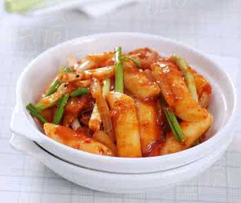 泡菜炒年糕的做法 泡菜炒年糕的做法,