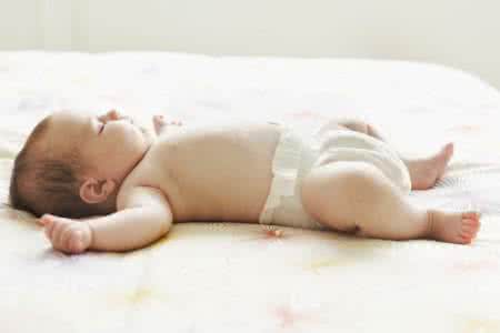 新生宝宝枕头 新生宝宝不宜睡枕头!