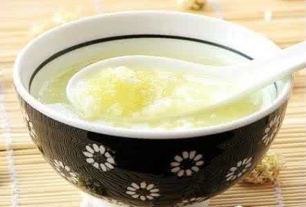 喝香蕉小米粥的功效 便秘喝碗香蕉粥