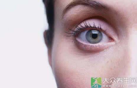 左眼皮跳是什么原因 右眼皮一直跳是怎么回事 告诉你眼皮跳的原因