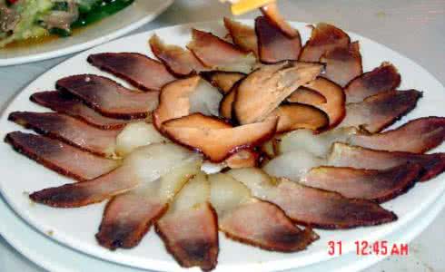 洋葱炒腊肉的做法 红葱烧腊肉的做法