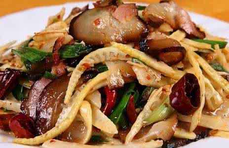 新鲜竹笋炒腊肉的做法 腊肉炒竹笋