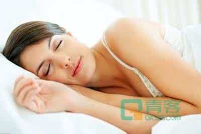 晚上睡觉后腰疼 晚上睡觉后腰左侧疼 取卵后可以侧着睡觉吗？