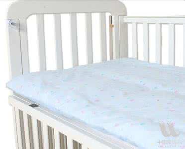 婴儿床床垫什么材质好 婴儿床床垫 婴儿床需要床垫吗 婴儿床垫选择什么材质好