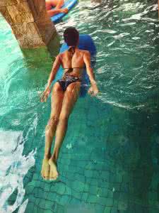 美人鱼游泳课 游泳减肥 让你游出“美人鱼”般身材