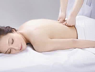 耳部按摩排毒减肥法 如何减肥 按摩穴位快速排毒减肥