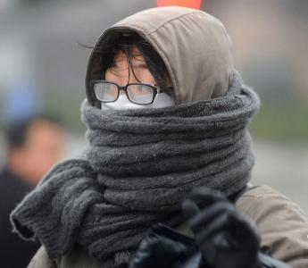 应对阴雨降温天气 冬哭的节奏 这些外套让你时髦应对凶残降温