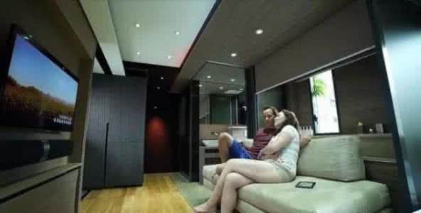 香港夫妻爆改28㎡蜗居 香港夫妻爆改28㎡蜗居 无需爆改空间,30㎡小蜗居到100㎡豪宅轻松一键搞定,一秒实现全部家具功能