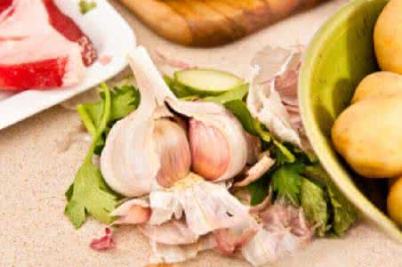 男人为何不能生吃大蒜 防癌还是杀精 男人为何不能生吃大蒜