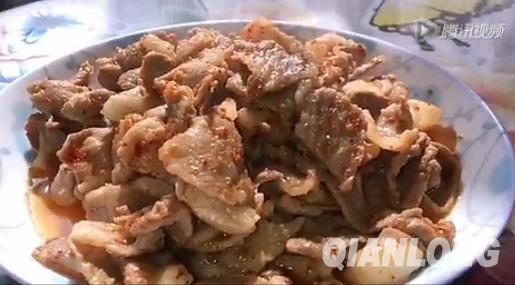 新疆小巴依 小巴依教你一分钟学会正宗新疆炒烤肉,好吃到爆!