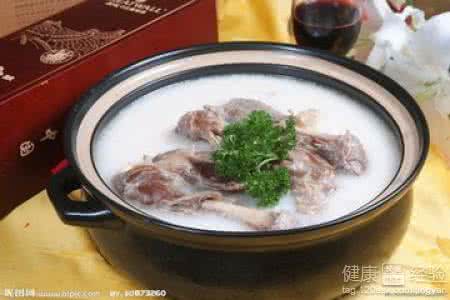 清炖羊肉汤的做法 清炖羊肉汤的做法 自制羊肉汤味道美