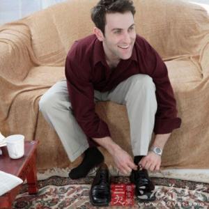 女孩穿拖鞋的性格 【测试】男人穿鞋风格反映出啥性格？