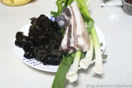 小炒腊肉 家常小炒：黑木耳炒腊肉