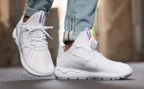 adidas tubular adidas tubular怎么样 一款骚气十足球鞋adidas Tubular 针织750系列