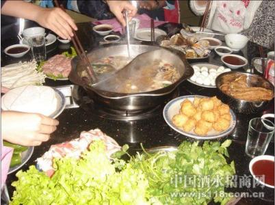 吃火锅喝白酒 吃火锅喝白酒好不好 这样喝白酒养生