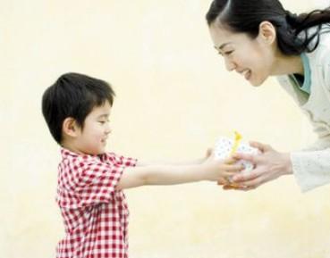 隔代教养的实施策略 教养3策略 让孤独宝宝变合群(组图)