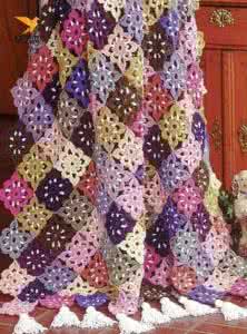 钩针毛毯 怎样用钩毛毯？手工钩针编织菱形花色拼花毛毯详细花样图解