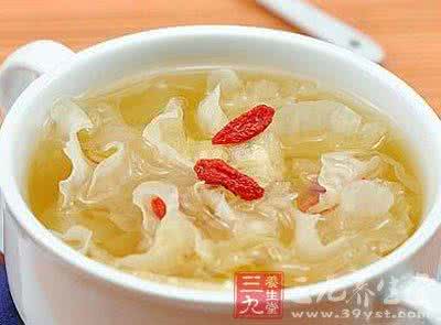 银耳莲子汤的做法 银耳莲子汤的做法 银耳莲子汤的做法 银耳怎么吃可滋阴润肺 银耳莲子汤的做法