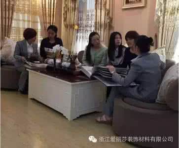 奶牛墙纸 这家墙纸店的美女导购太牛逼了········