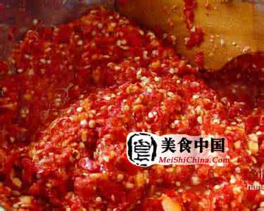 手工蒜蓉辣椒酱做法 手把手教大家制作“蒜蓉辣椒酱”过年必备的美食（图）