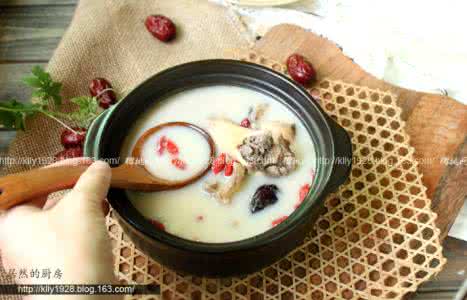 骨头汤奶白色妙招 奶香骨头汤的做法(看似简单的老火汤到底要怎么煲)