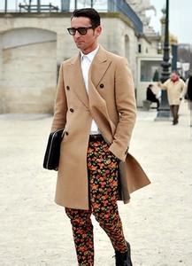 老气横秋 流行驼色如何摆脱老气横秋？