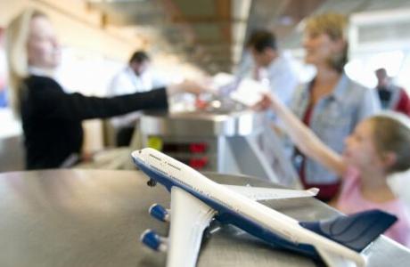 儿童坐飞机注意事项 儿童坐飞机要注意什么 儿童坐飞机的注意问题