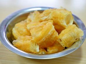 怎样炸油条又软又蓬松 蓬松油条自己做，无添加更健康，极简方法教给您