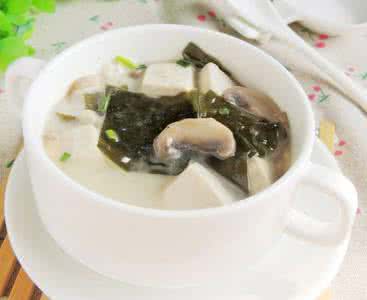 海带豆腐蘑菇汤 海带豆腐蘑菇汤的做法