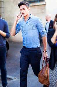 牛仔衬衣 一件牛仔衬衣搞定商务清新所有时尚范