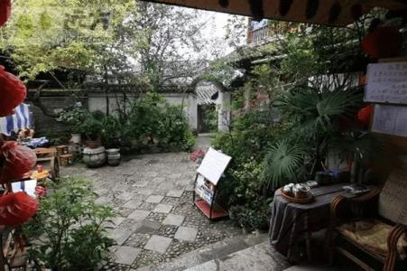 我愿意等你 愿有一个院子，在四季里等你