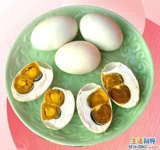 自制五香咸鸭蛋 【自制小吃】五香咸鸭蛋