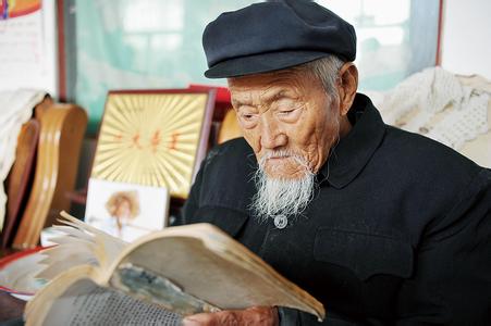 百岁老人生日礼物 专家解读 百岁老人都吃些什么