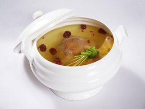 黄芪鲤鱼汤 饮食保健：肾脏不好可以试试黄芪鲤鱼汤