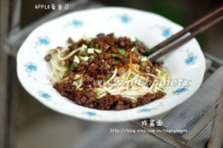 炸酱面的家常做法 炸酱面的做法 自制五款好吃简单的家常面