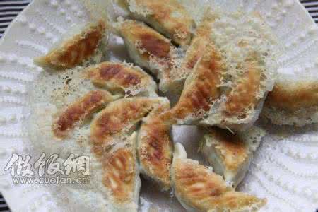 冰花煎饺的做法视频 晶莹的冰花素煎饺