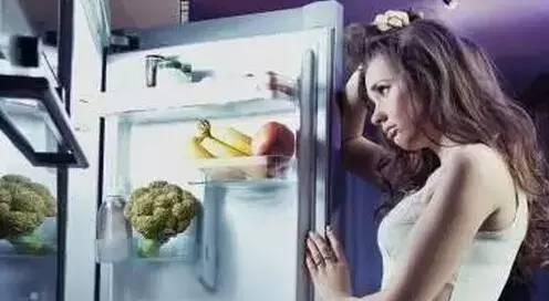 如何清理厨房油污 清理厨房原来可以这么省事？拿以前不都白忙活了！