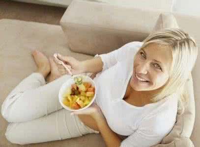 孕早期腰酸容易流产 孕早期吃什么容易流产 孕期不敢随意吃,吃错这几种食物有可能导致流产