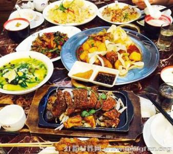 学校食堂剩饭处理制度 学校食堂供剩饭 剩菜剩饭吃多想不生病都难
