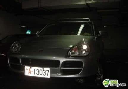 军牌豪车 军牌豪车网友大揭秘 看到这些车千万别惹(组图)