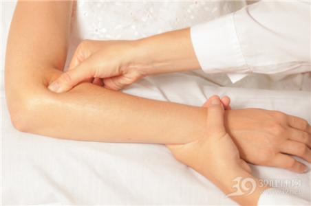 网球肘的治疗偏方 【网球肘的治疗偏方】网球肘的民间偏方什么?_网球肘的治疗偏方