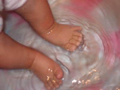 热水泡脚癌细胞增长 热水泡脚癌细胞增长 热水“烫死”癌细胞成现实