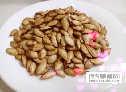 炒南瓜子上火吗 炒南瓜子上火吗 南瓜子的副作用 炒制南瓜子吃多易上火