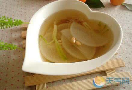 炒葱白敷肚脐驱寒 葱枫药饼敷脐治疗