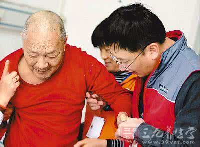 老年人拉肚子怎么办 七十岁老人拉完肚子竟然中风