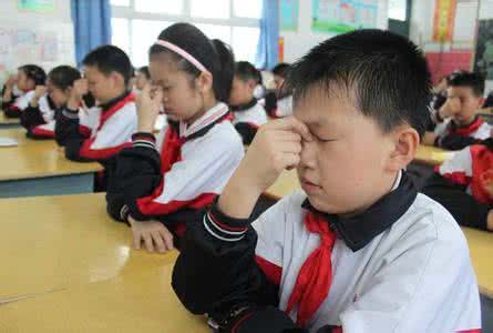 小学生假性近视 假性近视 学生考试前夕慎防“假性近视”