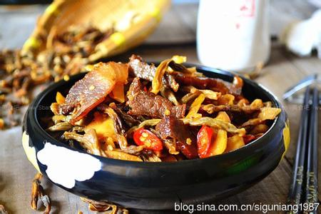 烟熏肉 【详图细解】烟熏肉炒豆角干的做法
