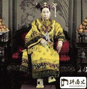 帝王后妃八大才女 后宫秘史：古代帝王后妃腐败至极的“出恭”流程